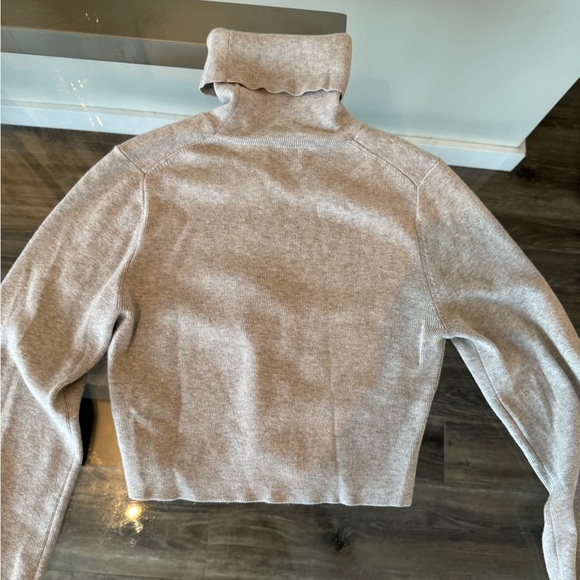 Aritzia Wilfred Rebecca Turtleneck - Picture 2 of 5